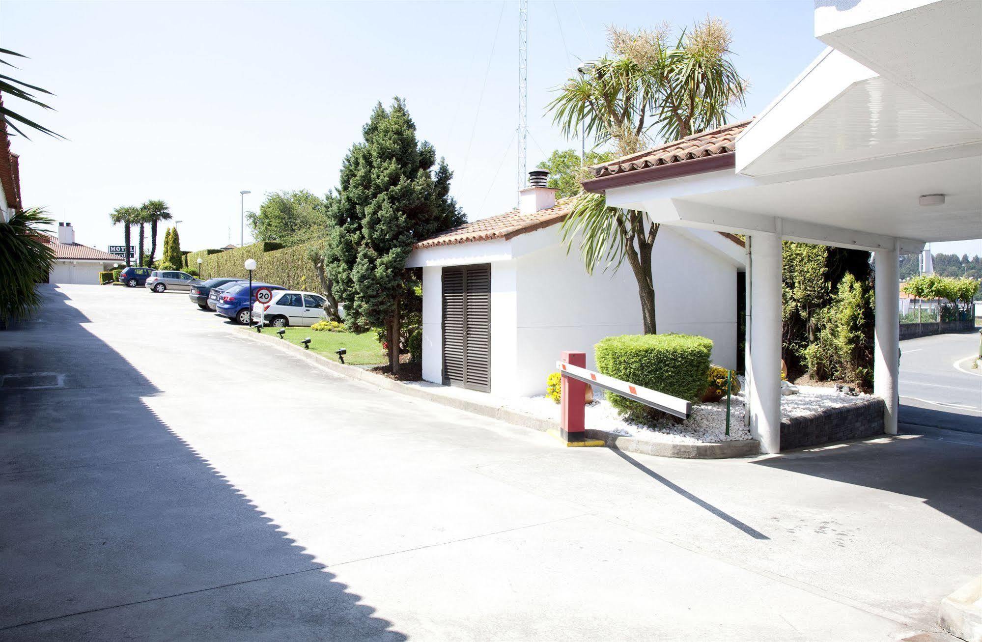 Motel Jardin Oleiros Exterior photo